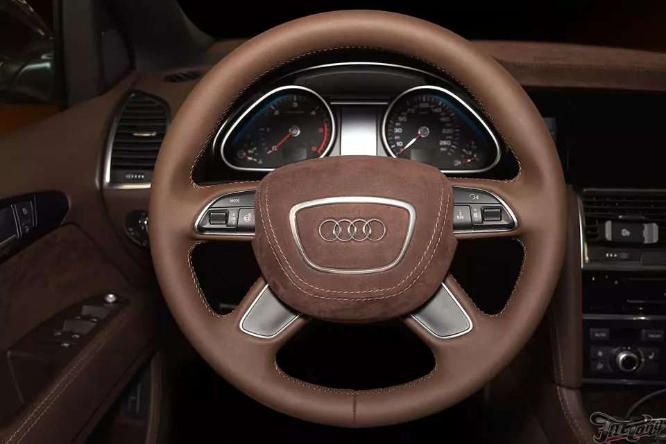 Audi Q7. Детейлинг полировка и пошив руля в кожу!